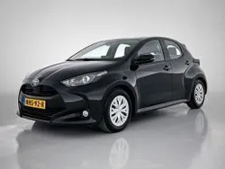 Zwart Gebruikt 2024 Toyota Yaris Active Hatchback | € 22.745 (Eerlijke prijs)