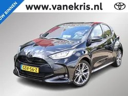 Zwart Nieuw 2024 Toyota Yaris Hybrid Executive Hatchback | € 27.945 (Super prijs)