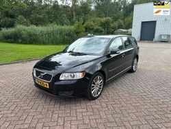 Zwart, metallic lak Gebruikt 2010 Volvo V50 Momentum Stationwagen | € 3.799 (Eerlijke prijs)