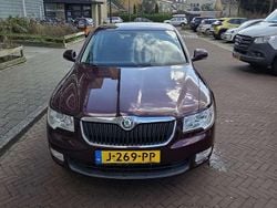 Paars Gebruikt 2009 Skoda Superb Ambition Sedan | € 5.500 (Eerlijke prijs)
