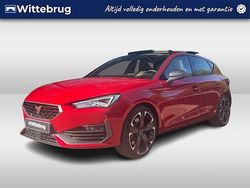 Rood, metallic lak Gebruikt 2023 Cupra Leon VZ Hatchback | € 29.750 (Eerlijke prijs)