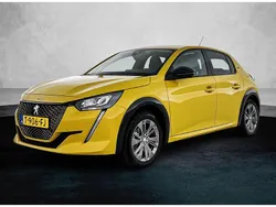 Geel Gebruikt 2023 Peugeot e-208 Allure Hatchback | € 21.420 (Eerlijke prijs)