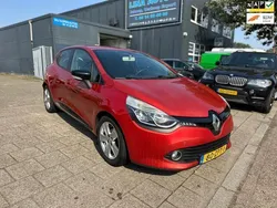 Rood Gebruikt 2013 Renault Clio IV Collection Hatchback | € 4.499 (Eerlijke prijs)