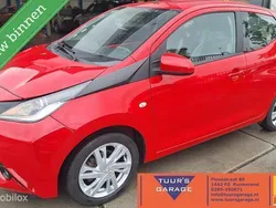 Rood Gebruikt 2015 Toyota Aygo X-play Hatchback | € 6.750 (Eerlijke prijs)