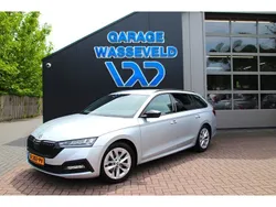 Grijs Gebruikt 2021 Skoda Octavia Business Line Stationwagen | € 21.395 (Duur)