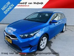 Blauw, metallic lak Gebruikt 2023 Kia Ceed Sportswagon Stationwagen | € 25.950 (Eerlijke prijs)