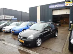 Zwart Gebruikt 2005 Renault Clio II Authentique Hatchback | € 1.299 (Eerlijke prijs)