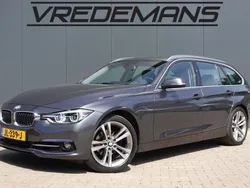 Grijs, metallic lak Gebruikt 2016 BMW 320 Executive Stationwagen | € 13.950 (Eerlijke prijs)