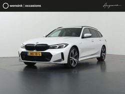 Wit (metallic) Gebruikt 2023 BMW 330e Comfort Edition Stationwagen | € 41.435 (Eerlijke prijs)