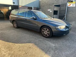 Blauw Gebruikt 2006 Volvo V70 Summum Stationwagen | € 400