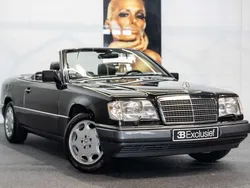 Zwart, metallic lak Gebruikt 1996 Mercedes E220 Cabriolet | € 33.950