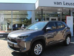 , metallic lak Gebruikt 2024 Toyota Yaris Cross SUV | € 28.790 (Eerlijke prijs)