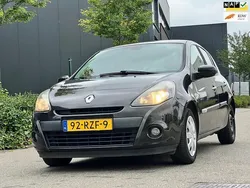 Zwart Gebruikt 2011 Renault Clio II Collection Hatchback | € 2.000 (Goede deal)
