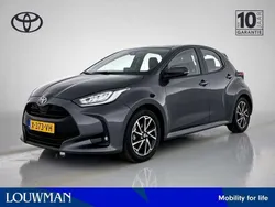 Grijs, metallic lak Gebruikt 2024 Toyota Yaris Hatchback | € 23.380 (Eerlijke prijs)