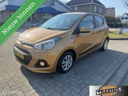 Oranje Gebruikt 2015 Hyundai i10 Premium Hatchback | € 4.795 (Goede deal)