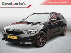 Zwart, metallic lak Gebruikt 2022 BMW 320e Basis Stationwagen | € 33.750 (Goede deal)