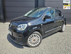 Zwart Gebruikt 2021 Renault Twingo Vibes Hatchback | € 11.940 (Eerlijke prijs)