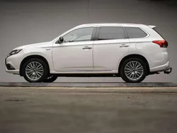 Wit, metallic lak Gebruikt 2020 Mitsubishi Outlander P-HEV Instyle SUV | € 18.945 (Goede deal)