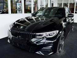 Zwart Gebruikt 2021 BMW 330e Stationwagen | € 34.900 (Eerlijke prijs)