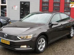 Bruin Gebruikt 2016 VW Passat Trendline Sedan | € 8.999 (Goede deal)