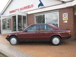 Rood Gebruikt 1985 Mercedes 190 Sedan | € 16.350