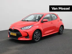 Rood Gebruikt 2021 Toyota Yaris Hybrid Hatchback | € 17.900 (Eerlijke prijs)