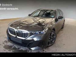 Grijs Gebruikt 2024 BMW 520 M Sport Stationwagen | € 62.895 (Super prijs)