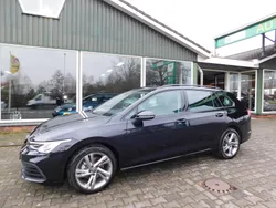 Zwart Gebruikt 2021 VW Golf VIII Life Stationwagen | € 23.950 (Iets duurder)