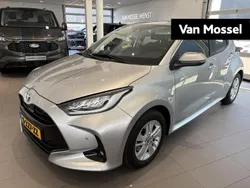 Grijs Gebruikt 2023 Toyota Yaris Hybrid Business Edition Hatchback | € 22.195 (Eerlijke prijs)