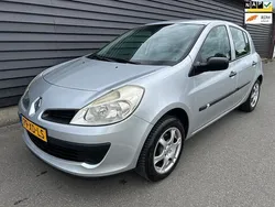 Grijs Gebruikt 2007 Renault Clio II Authentique Hatchback | € 2.245 (Eerlijke prijs)