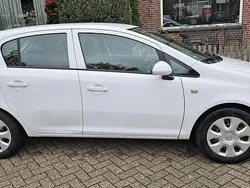 Wit Gebruikt 2010 Opel Corsa Selection Hatchback | € 3.500 (Eerlijke prijs)