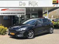 Zwart Gebruikt 2020 Ford Focus ST-Line Hatchback | € 19.345 (Eerlijke prijs)