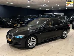 Zwart, metallic lak Gebruikt 2018 BMW 320 M Sport Sedan | € 19.950 (Goede deal)
