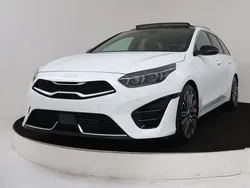 Deluxe white (licht wit parelmoer) Gebruikt 2024 Kia Ceed Sportswagon 2 Stationwagen | € 39.940