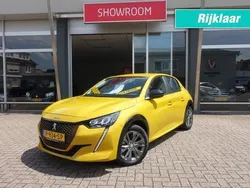 Geel, metallic lak Gebruikt 2022 Peugeot e-208 Active Hatchback | € 18.990 (Goede deal)