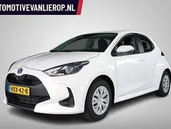 Wit Gebruikt 2022 Toyota Yaris Comfort Hatchback | € 18.995 (Super prijs)