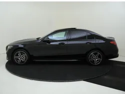 Zwart Gebruikt 2022 Mercedes C300e AMG line Sedan | € 44.945 (Eerlijke prijs)