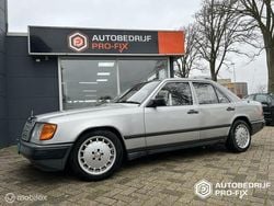 Grijs Gebruikt 1989 Mercedes 200 Sedan | € 7.750