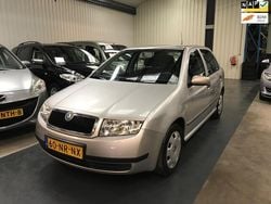Grijs Gebruikt 2004 Skoda Fabia Comfort Hatchback | € 3.950 (Duur)