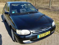 Zwart Gebruikt 1999 Ford Escort Hatchback | € 3.950