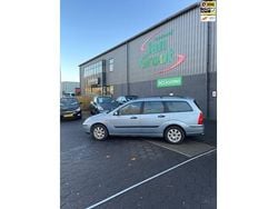 Blauw Gebruikt 2004 Ford Focus Futura Stationwagen | € 2.750 (Iets duurder)