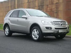 Zilver Gebruikt 2005 Mercedes ML350 SUV | € 17.945 (Duur)