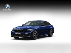 Blauw, metallic lak Nieuw 2025 BMW 330e Comfort Edition Sedan | € 71.162 (Goede deal)