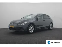 Grijs, metallic lak Gebruikt 2021 VW Golf VIII Life Hatchback | € 18.400 (Eerlijke prijs)