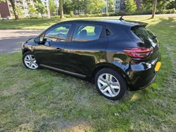 Zwart Gebruikt 2021 Renault Clio V Zen Hatchback | € 11.250 (Goede deal)