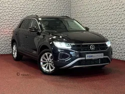 Zwart Gebruikt 2024 VW T-Roc S SUV | € 34.940 (Eerlijke prijs)
