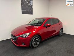 Rood Gebruikt 2015 Mazda 2 Hatchback | € 11.990 (Eerlijke prijs)