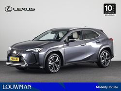 Grijs, metallic lak Gebruikt 2024 Lexus UX Luxury Line SUV | € 47.945