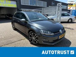 Zwart Gebruikt 2016 VW Golf VII Hatchback | € 14.250 (Eerlijke prijs)