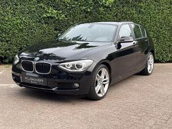 Zwart, metallic lak Gebruikt 2014 BMW 118 Executive Hatchback | € 8.950 (Eerlijke prijs)